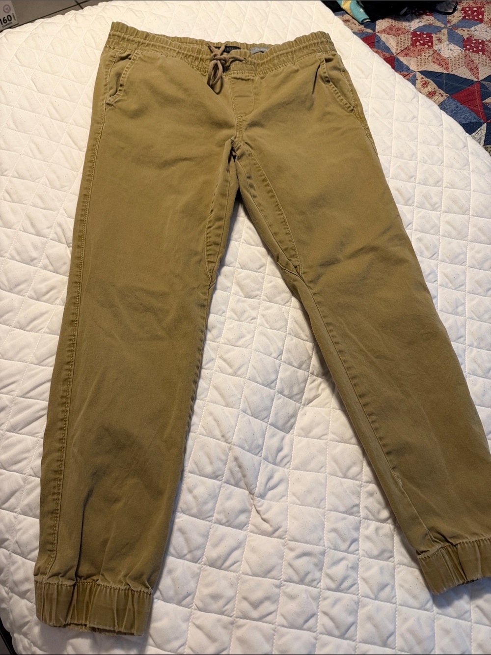 Aeropostale Men's Drawstring Jogger Pants in Olive Green